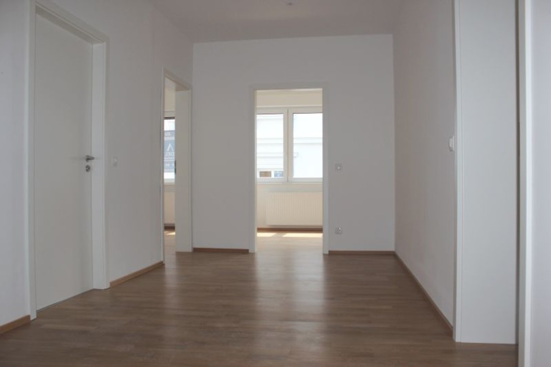 Einzigartig! Kernsanierte 4 Zimmer Wohnung mit Dachgarten in fußläufiger Innenstadtlage!